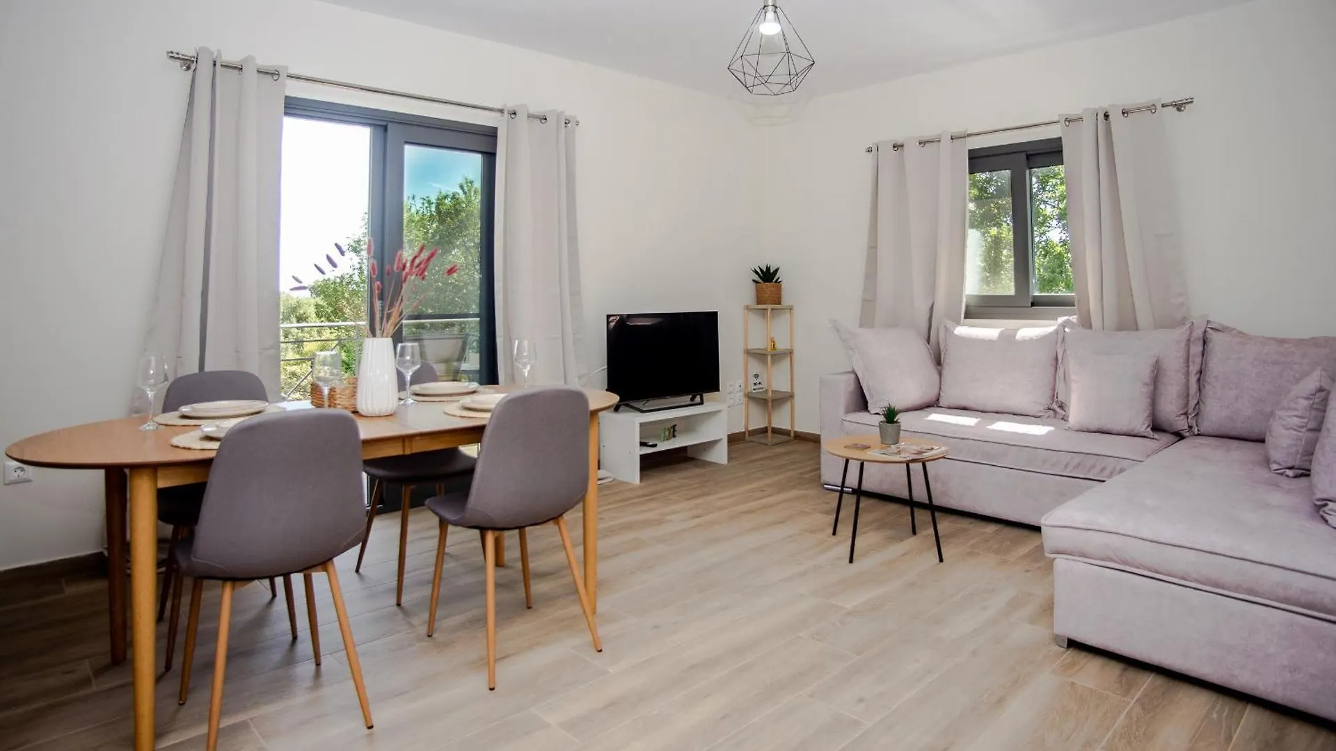 Aella Apartment Skala