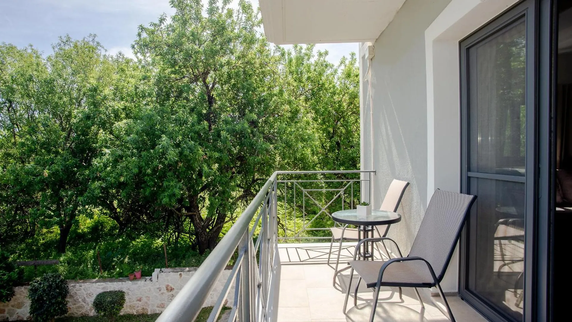 Aella Apartment Skala